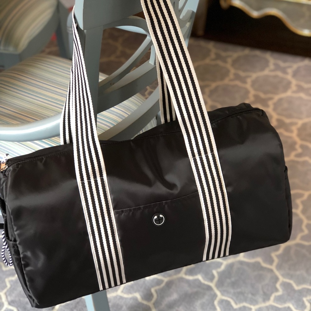 DSW over the shoulder sports’ tote